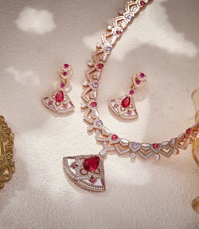Gold Red Geometric Link Chain Pavé-Set Diamonds Necklace 3