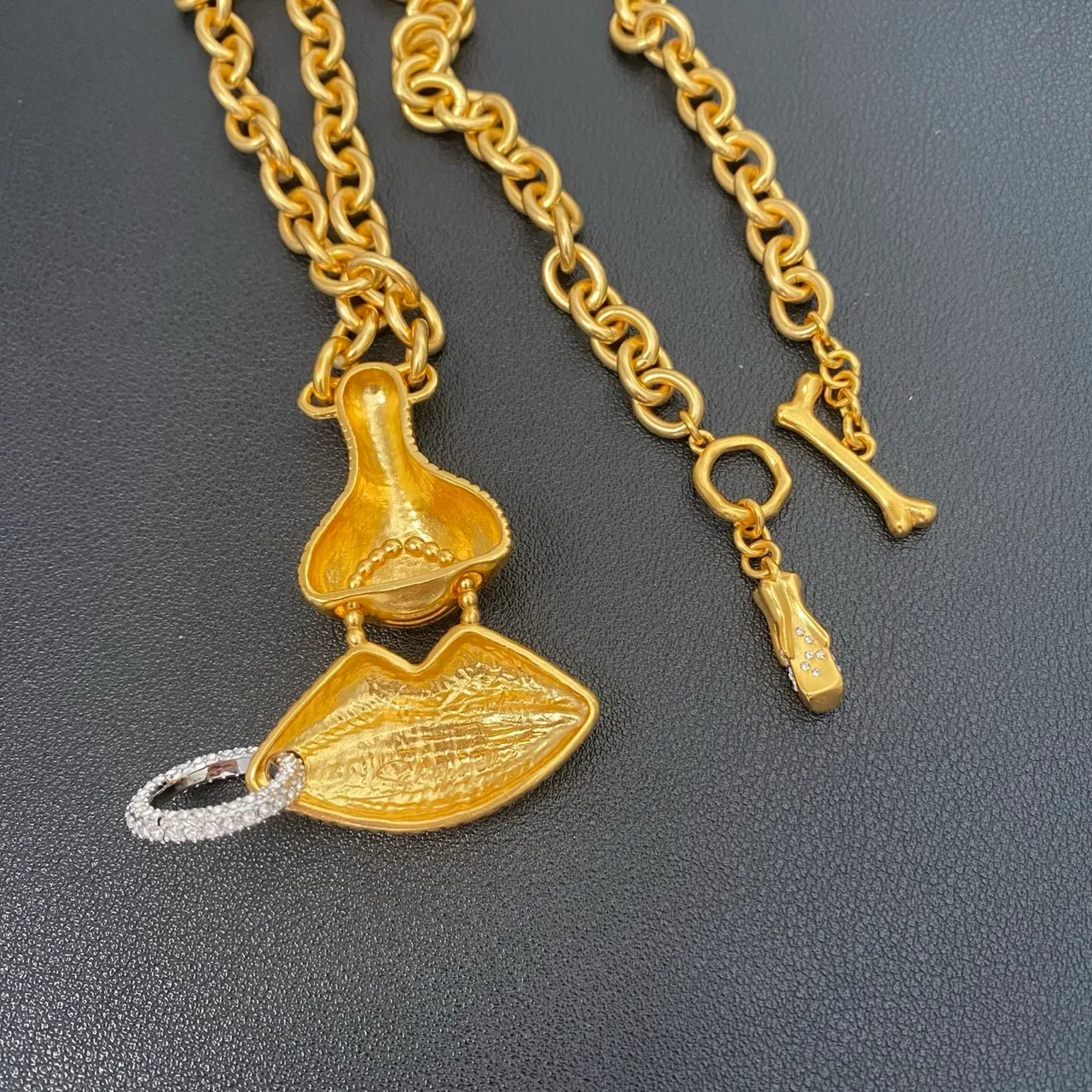 Gold Silver Curb-Link Chain Sculpted Ribbed Pendant Necklace 2