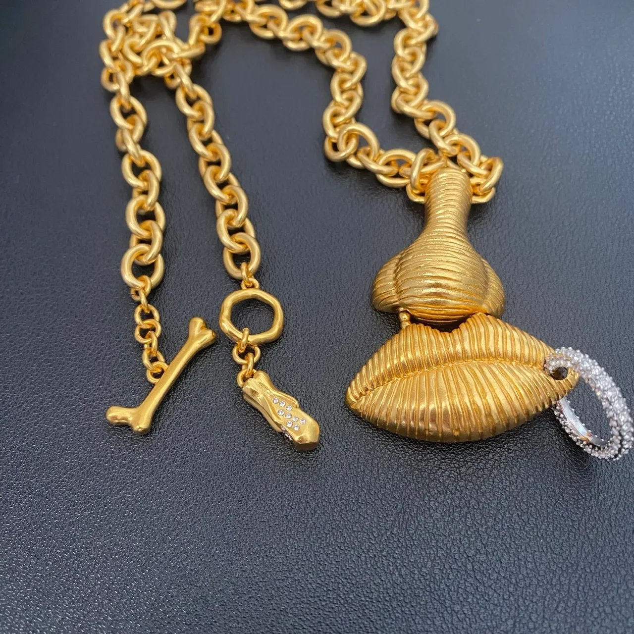 Gold Silver Curb-Link Chain Sculpted Ribbed Pendant Necklace 3