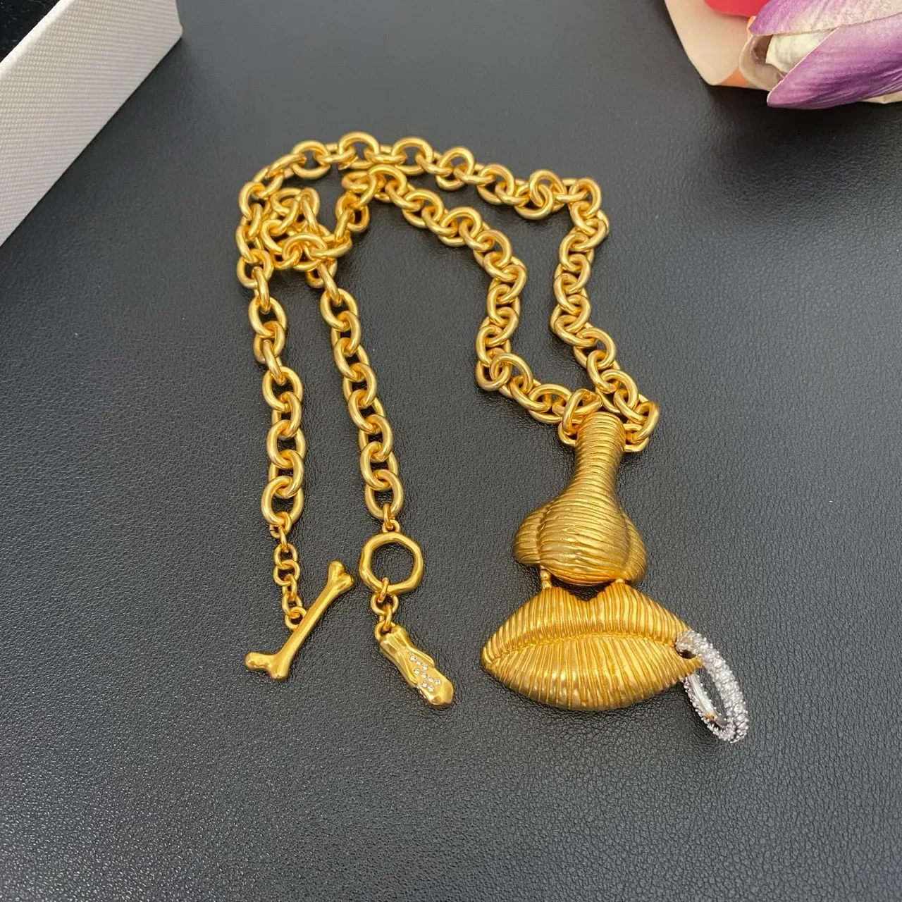 Gold Silver Curb-Link Chain Sculpted Ribbed Pendant Necklace 5