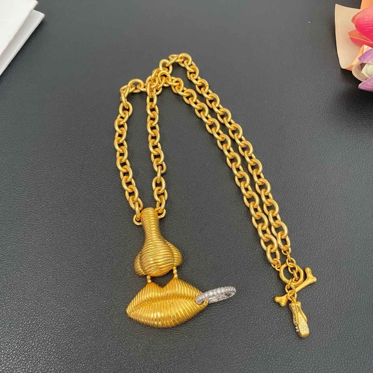 Gold Silver Curb-Link Chain Sculpted Ribbed Pendant Necklace 7
