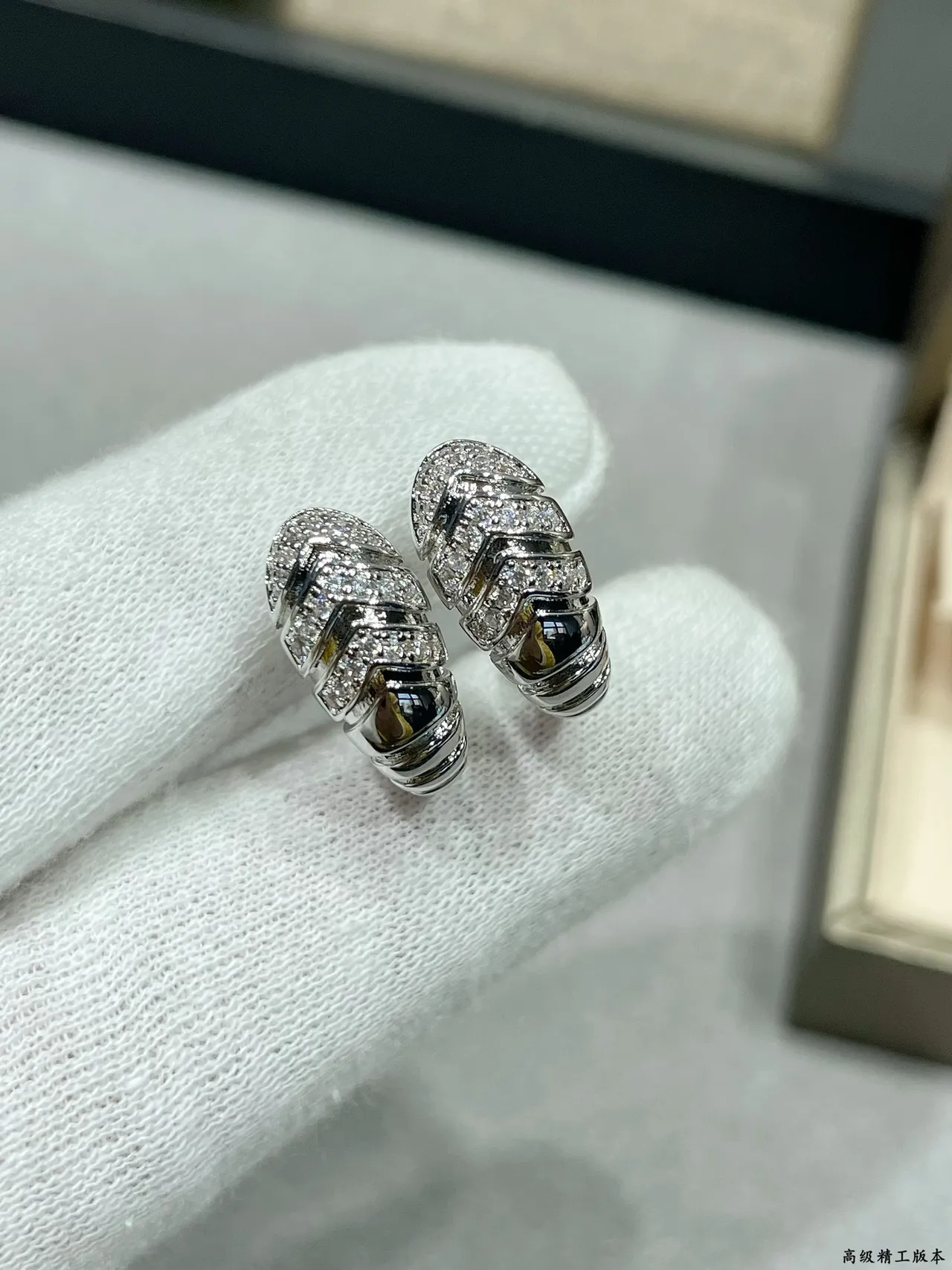 Gold Silver Textured Band Pavé-Set Stones Earrings 4