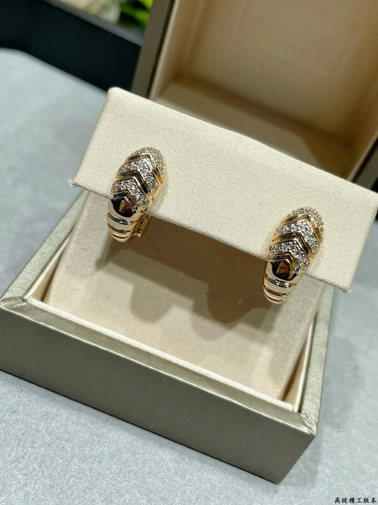 Gold Silver Textured Band Pavé-Set Stones Earrings 8