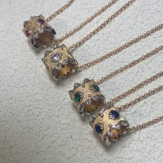 Collier or argent texturé cylindre bezel spiky
