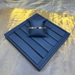Pulsera de eslabones de tono dorado alternando entre pavé y liso