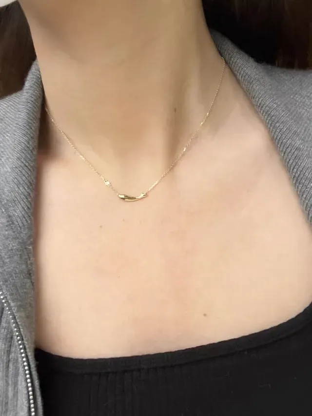 Gold-Tone Dolphin Pendant Delicate Chain Bracelet 9