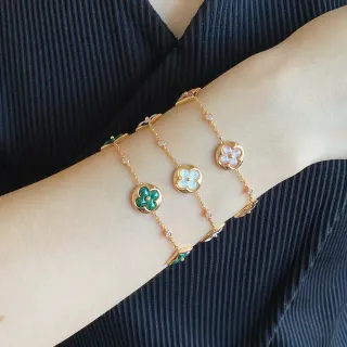 Pulseras de Cadena con Esmalte Floral Cuatrofoil y Madreperla en Tonos Dorados