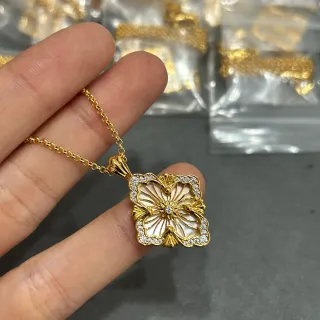 金色花卉四叶形珍珠母贝镶嵌项链