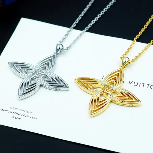 Gold-Tone Geometric Quatrefoil Openwork Pendant Necklace 2