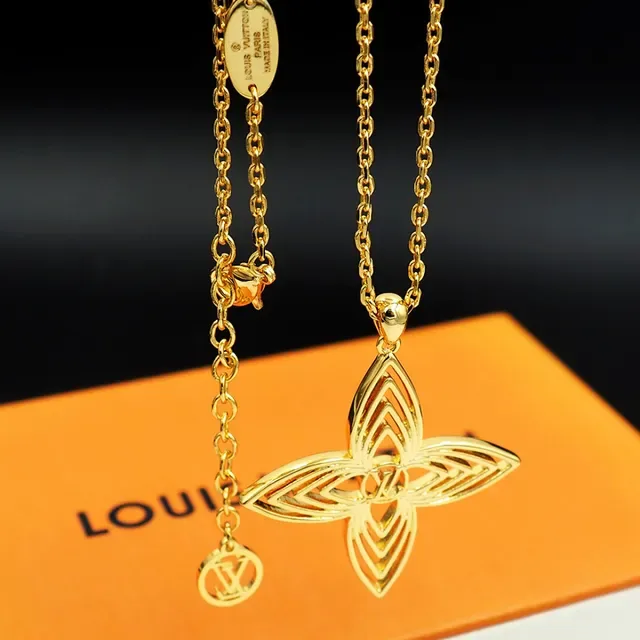 Gold-Tone Geometric Quatrefoil Openwork Pendant Necklace 6