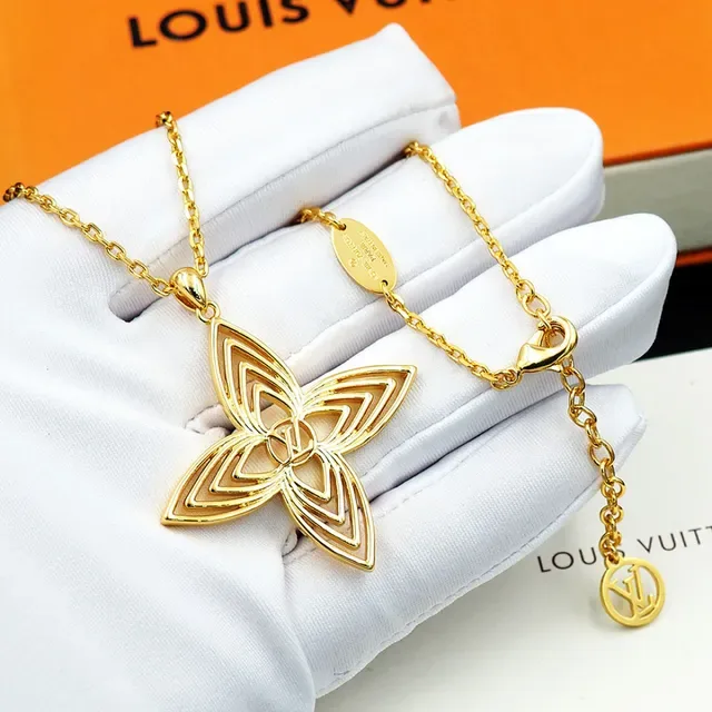 Gold-Tone Geometric Quatrefoil Openwork Pendant Necklace 11