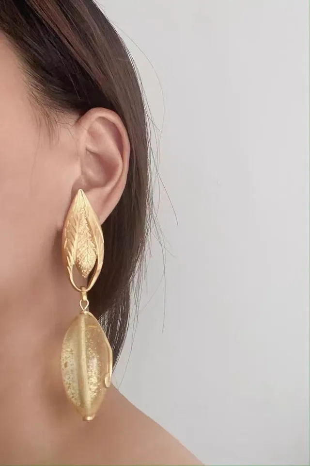 Gold-Tone Leaf Top Amber Resin Drop Earrings 2