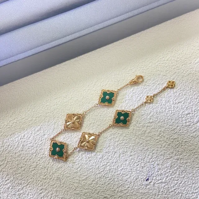 Bracelets à Charms Quatrefoil Floral Émaillé en Or 3