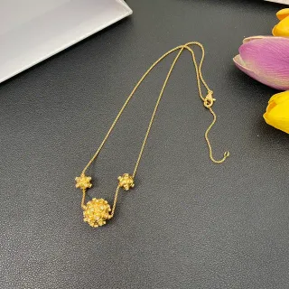 Collier pendentif triple texturé doré