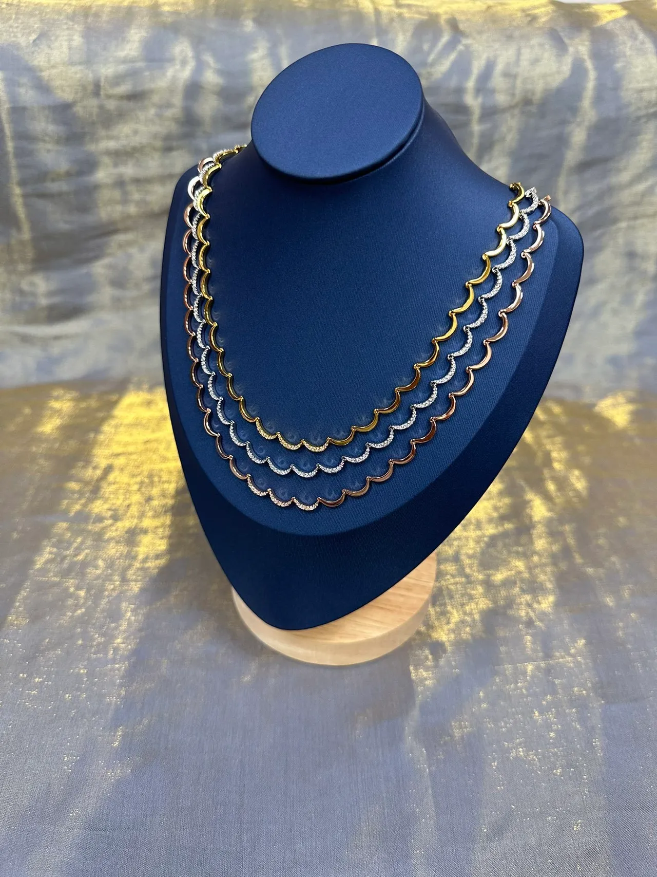 Gold-Toned Scalloped Edge Necklace 6