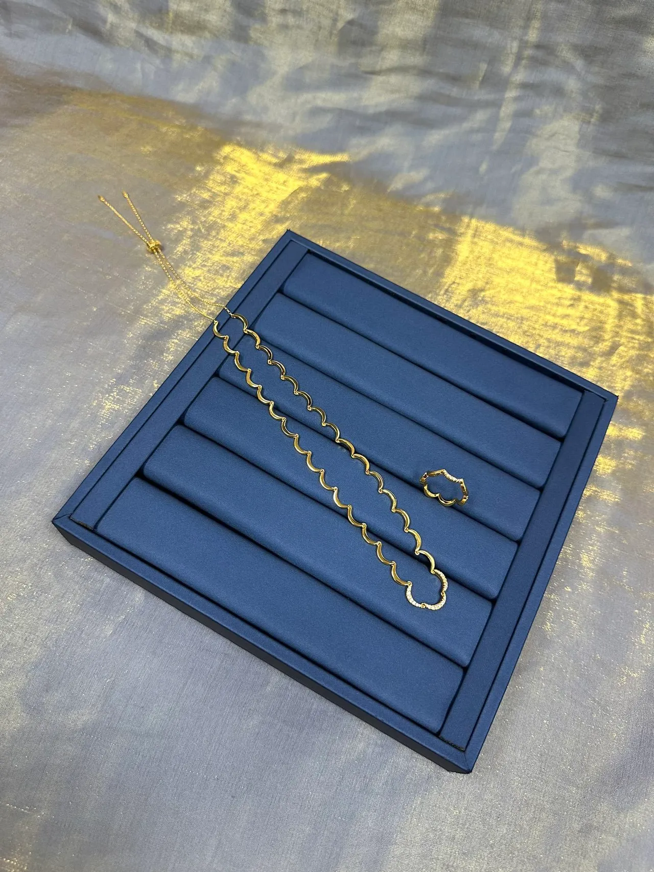 Gold-Toned Scalloped Edge Necklace 7