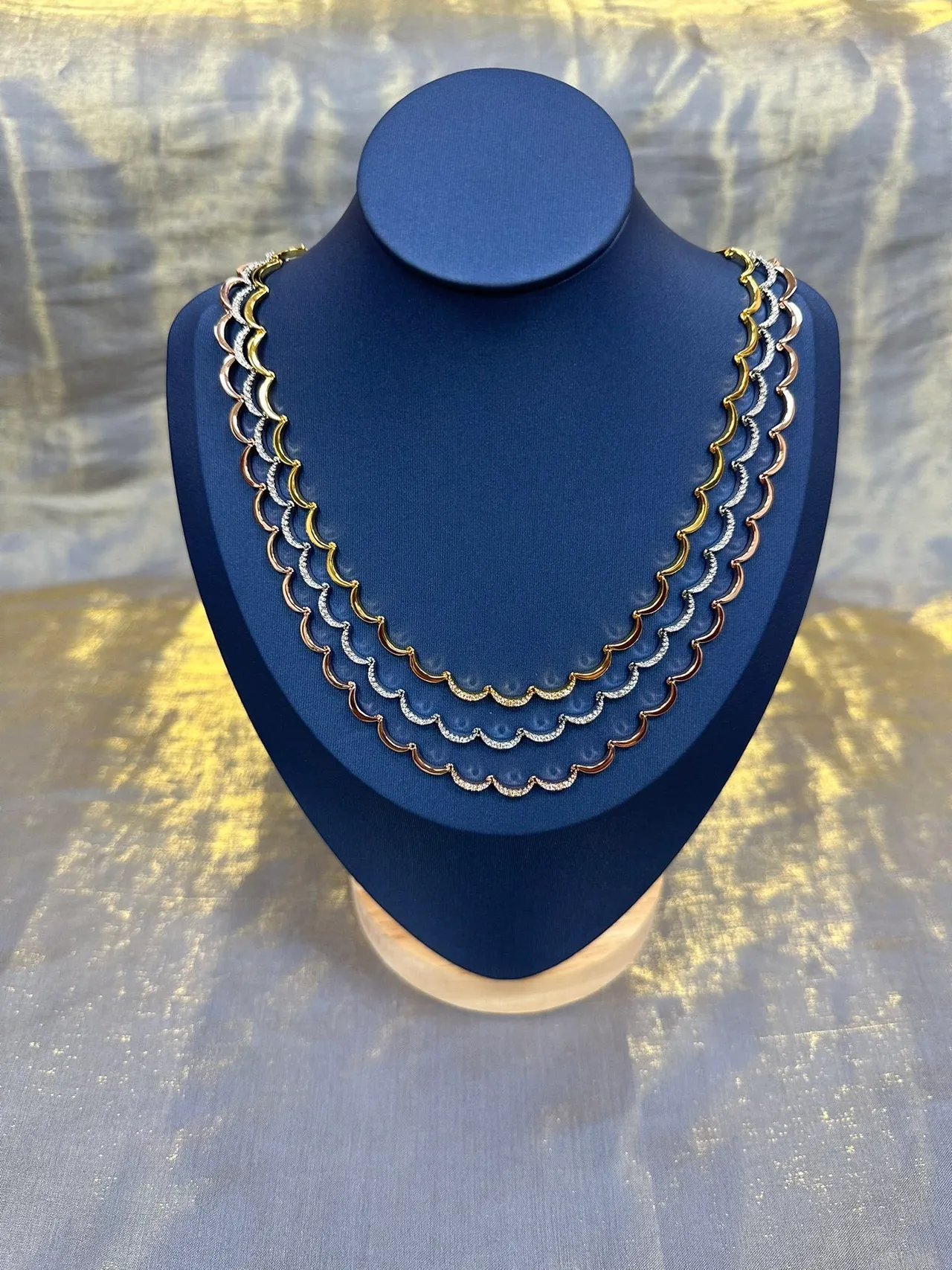 Gold-Toned Scalloped Edge Necklace 8