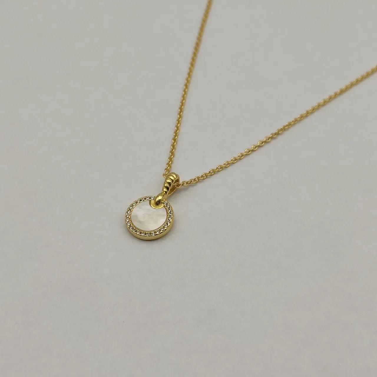 Gold White Chain Circular Pendant Necklace 5