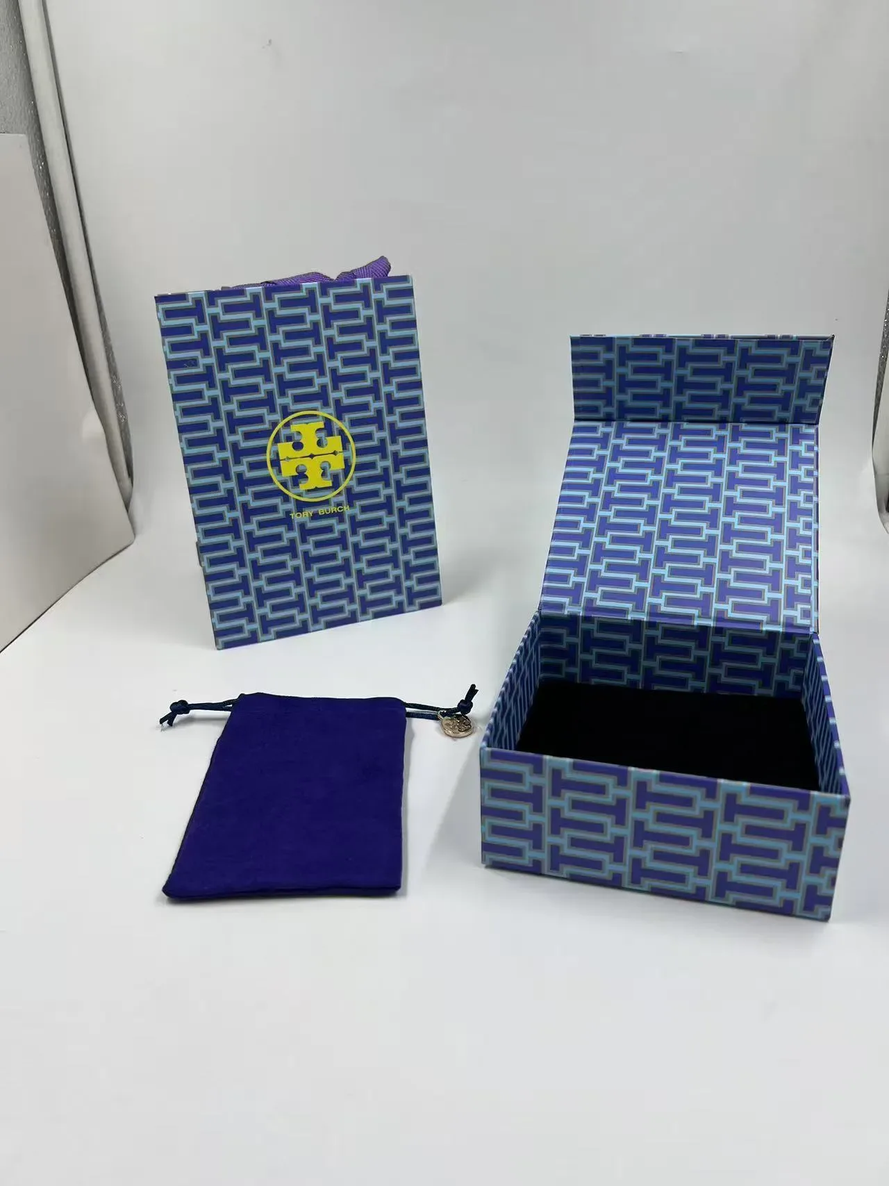 GRAFF Packaging Set Dark Gray Bag and Navy Box Jewelry 2