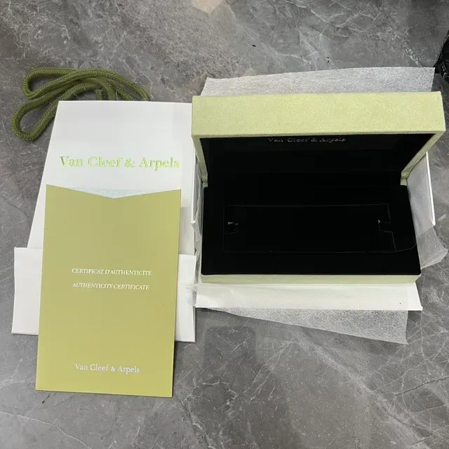 GRAFF Packaging Set Dark Gray Bag and Navy Box Jewelry 4