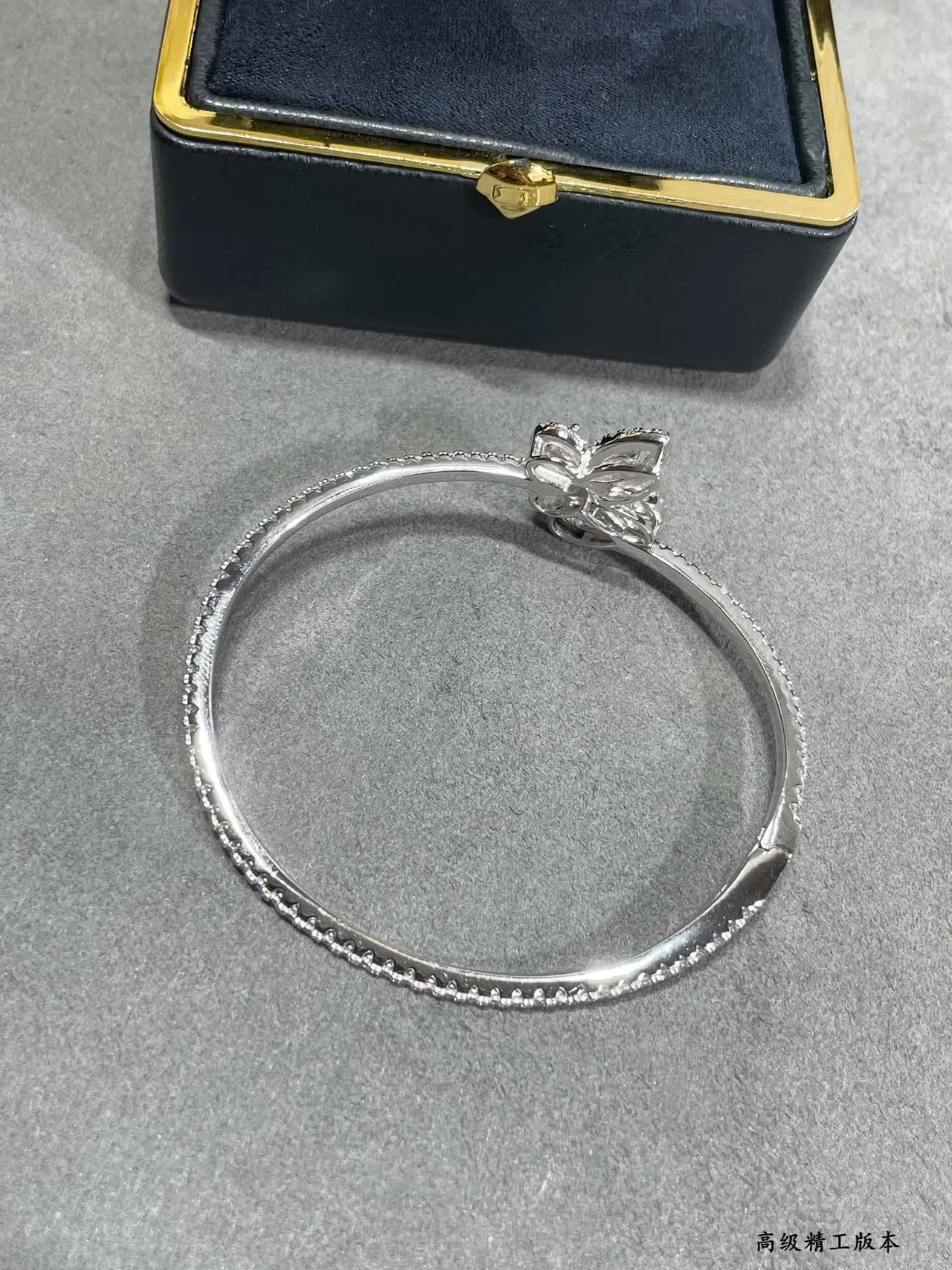 GRAFF Silver Transparent Floral Motif Pavé-Set Stones Bracelet 3