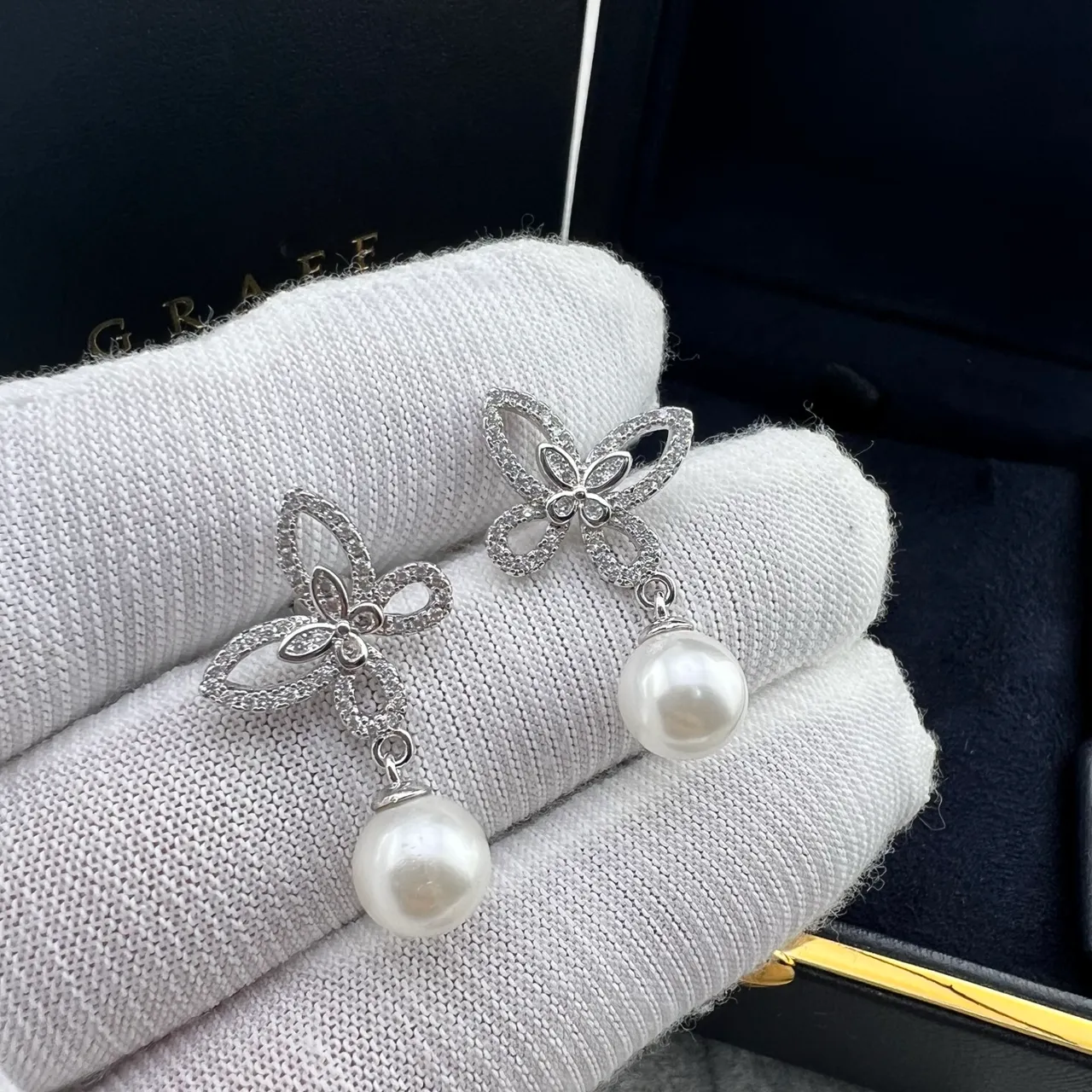 GRAFF Silver White Butterfly-Shaped Pavé Pendant Drop Pearl Accent Necklace 5