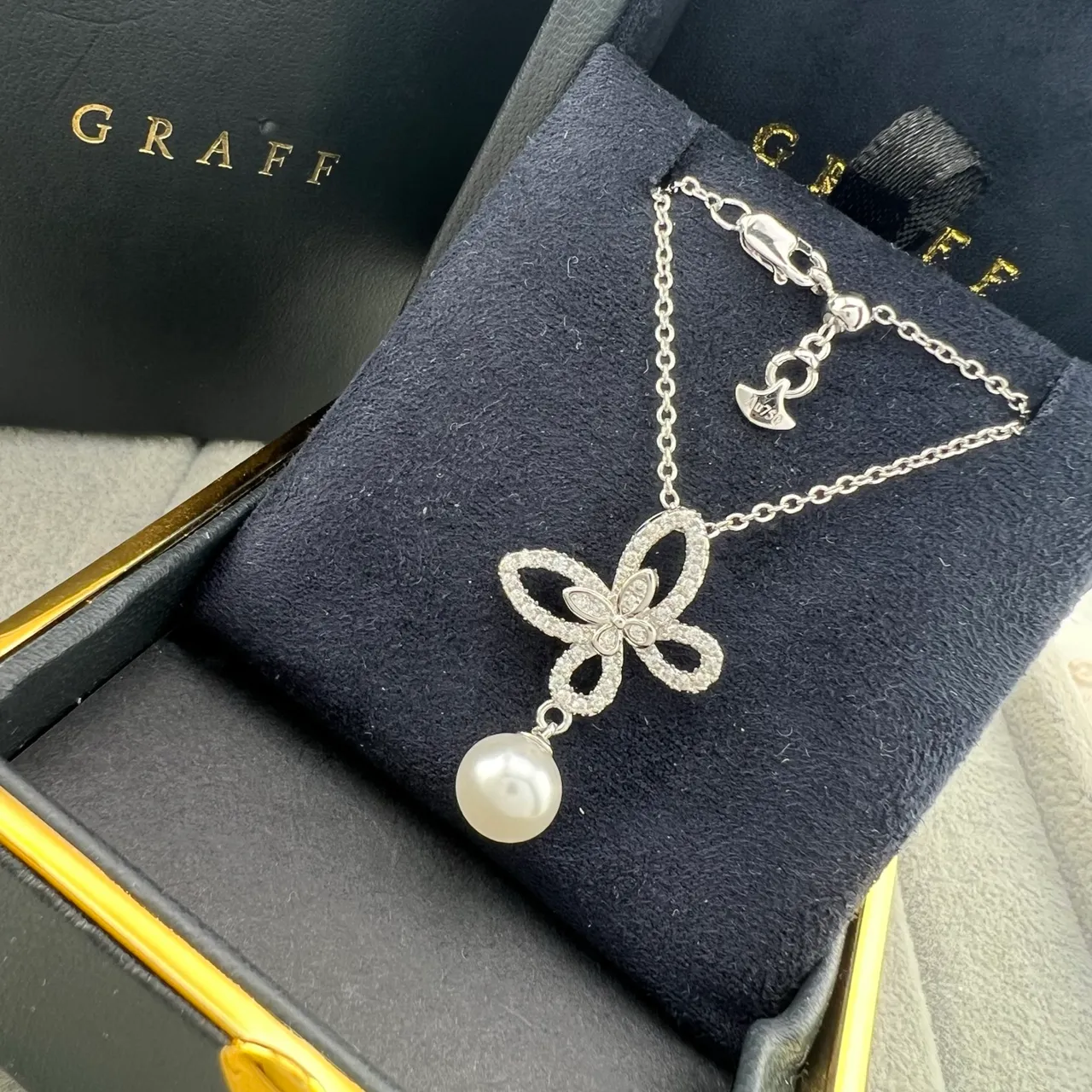 GRAFF Silver White Butterfly-Shaped Pavé Pendant Drop Pearl Accent Necklace 8