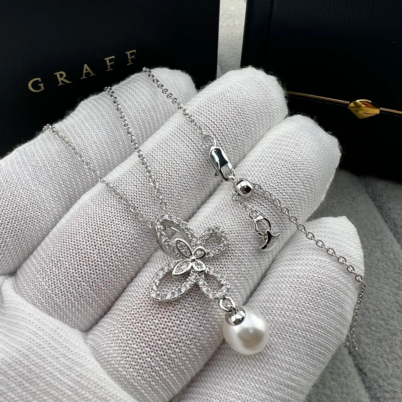 GRAFF Silver White Butterfly-Shaped Pavé Pendant Drop Pearl Accent Necklace 9