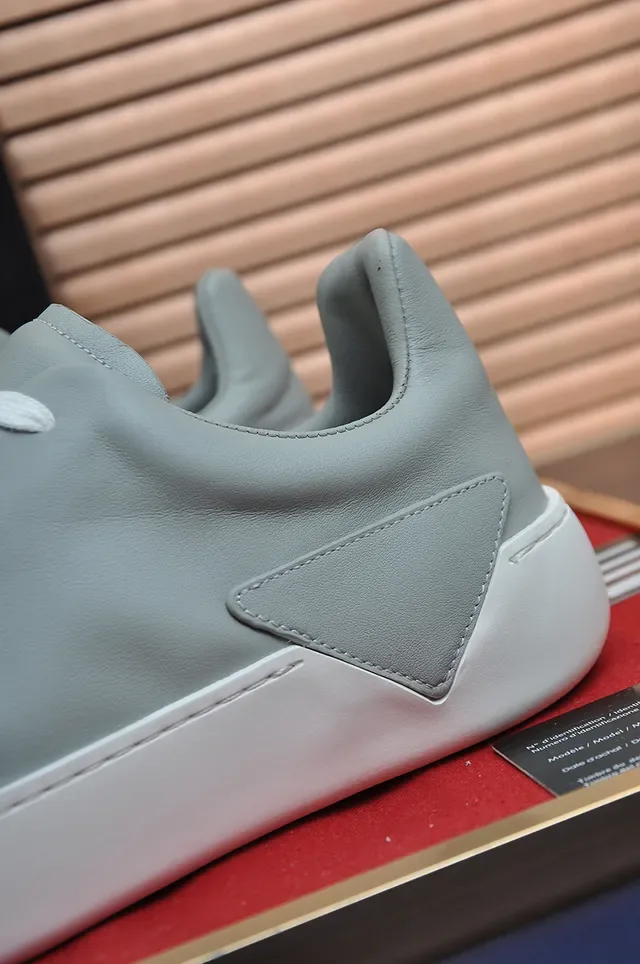 Gray White Minimalist Low-Top Sneakers 2
