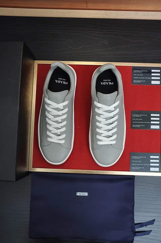 Gray White Minimalist Low-Top Sneakers 5