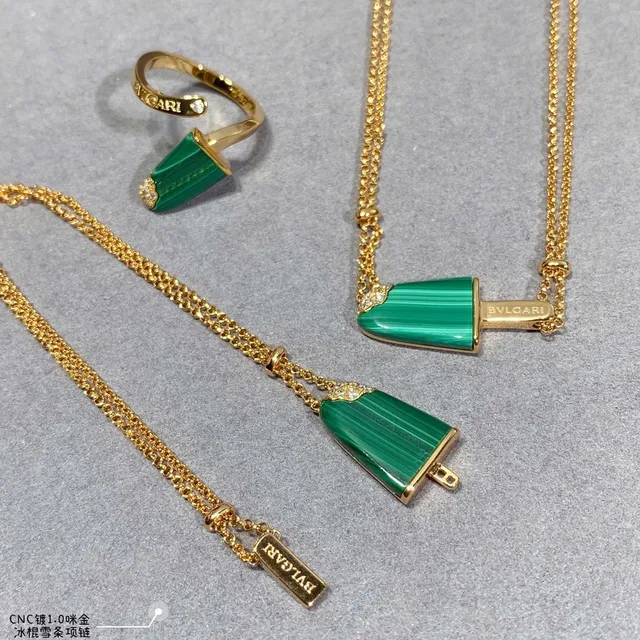 Green Gold Double-Chain Malachite-Style Pendant Necklace 3