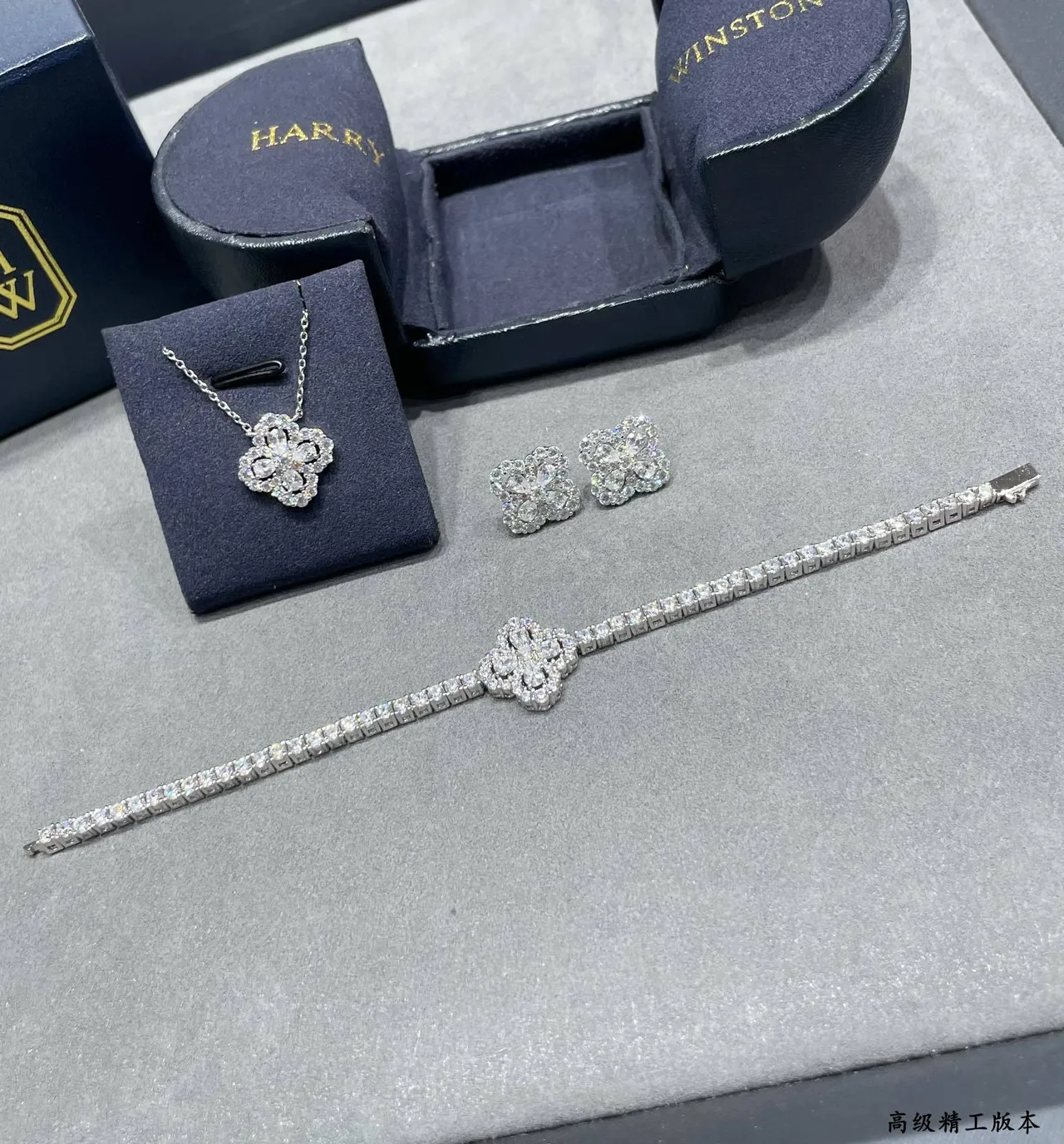 Harry Winston Diamond Quatrefoil Pavé Bracelet 3