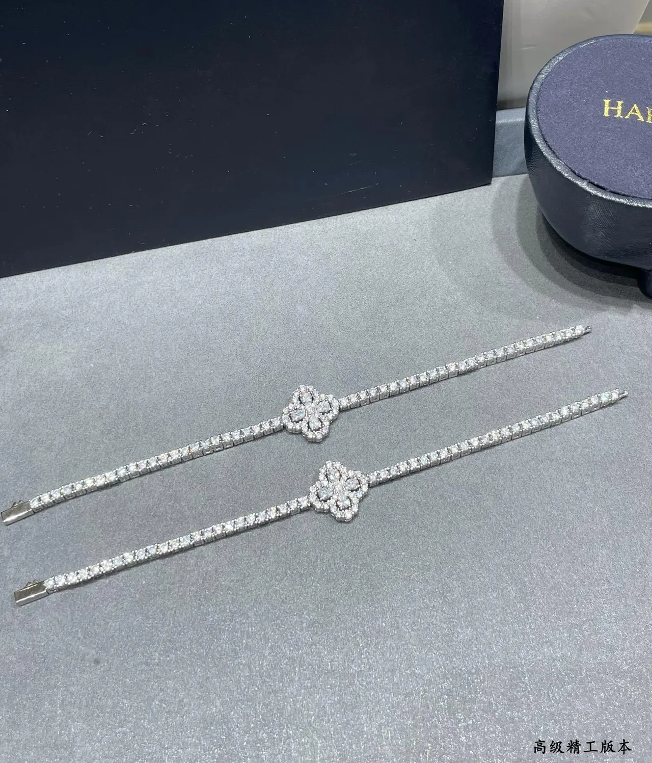 Harry Winston Diamond Quatrefoil Pavé Bracelet 5