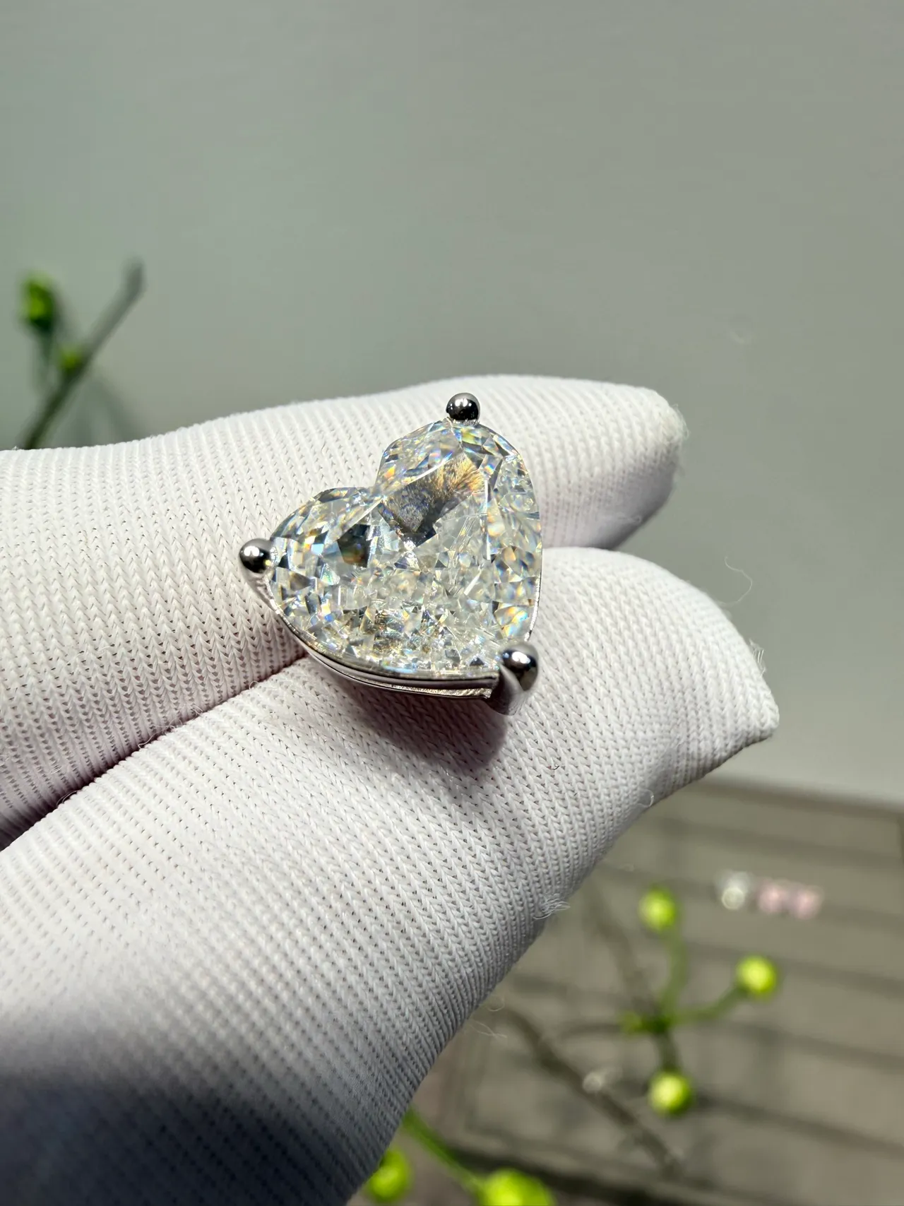 Heart-Shaped Faceted Pink Crystal Stud Earrings 4
