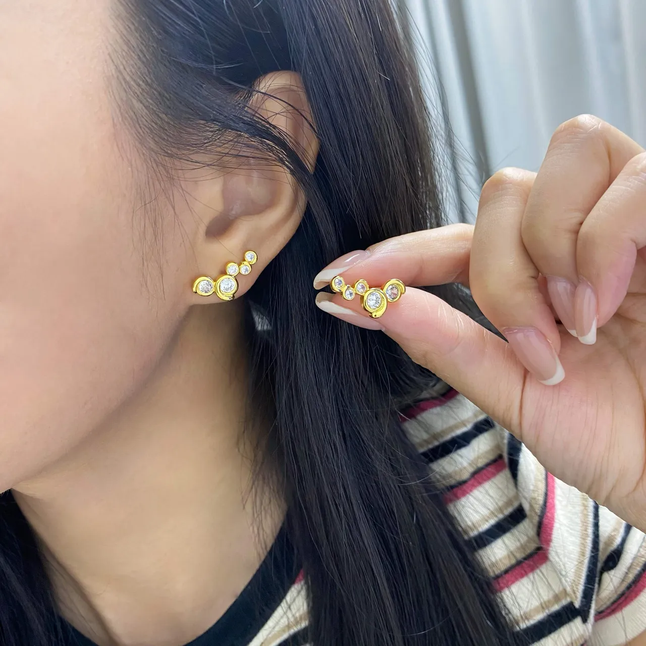 HEFANG Gold-Tone Clustered Round Stone Stud Earrings 2