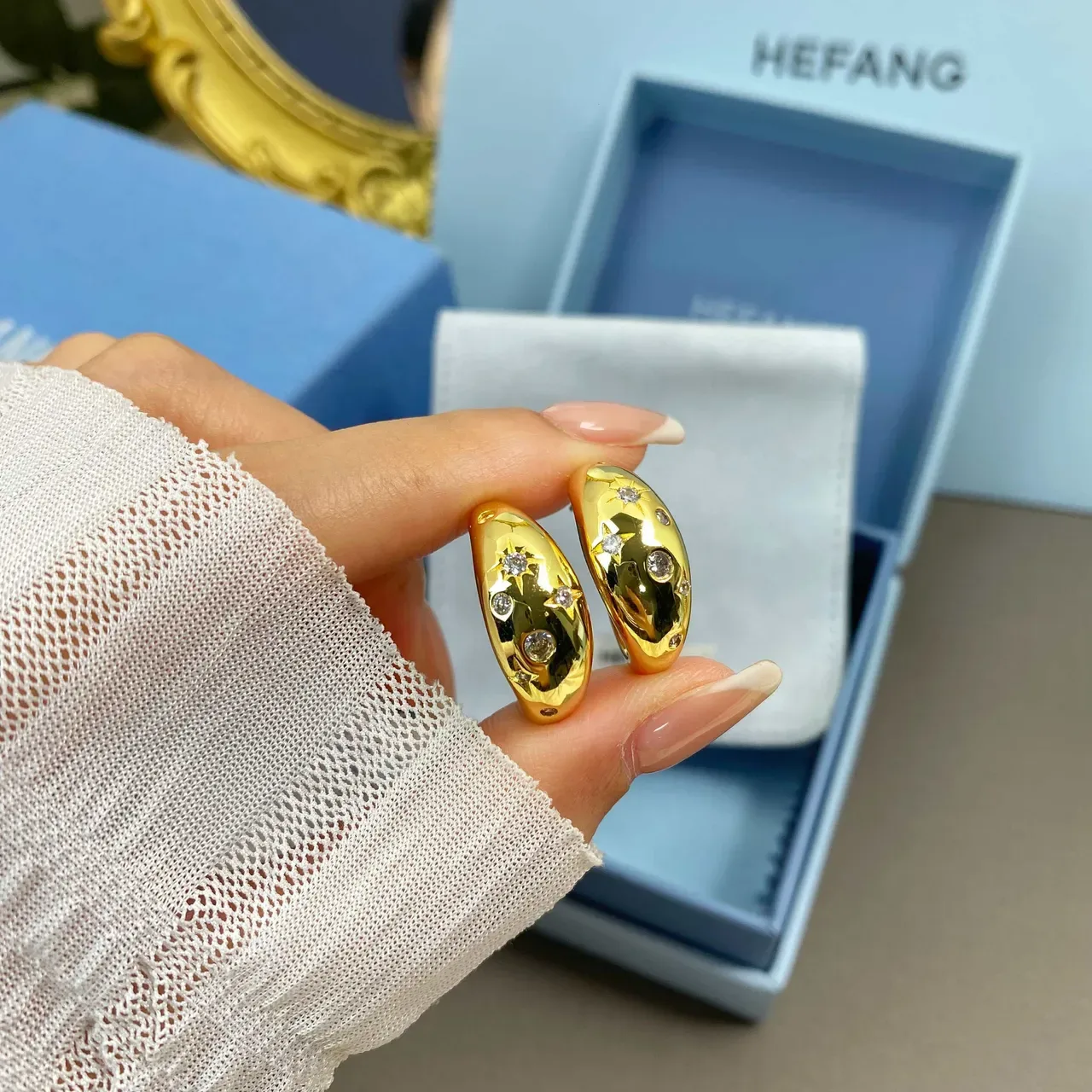 HEFANG Gold-Tone Star Motif Crystal Earrings 3