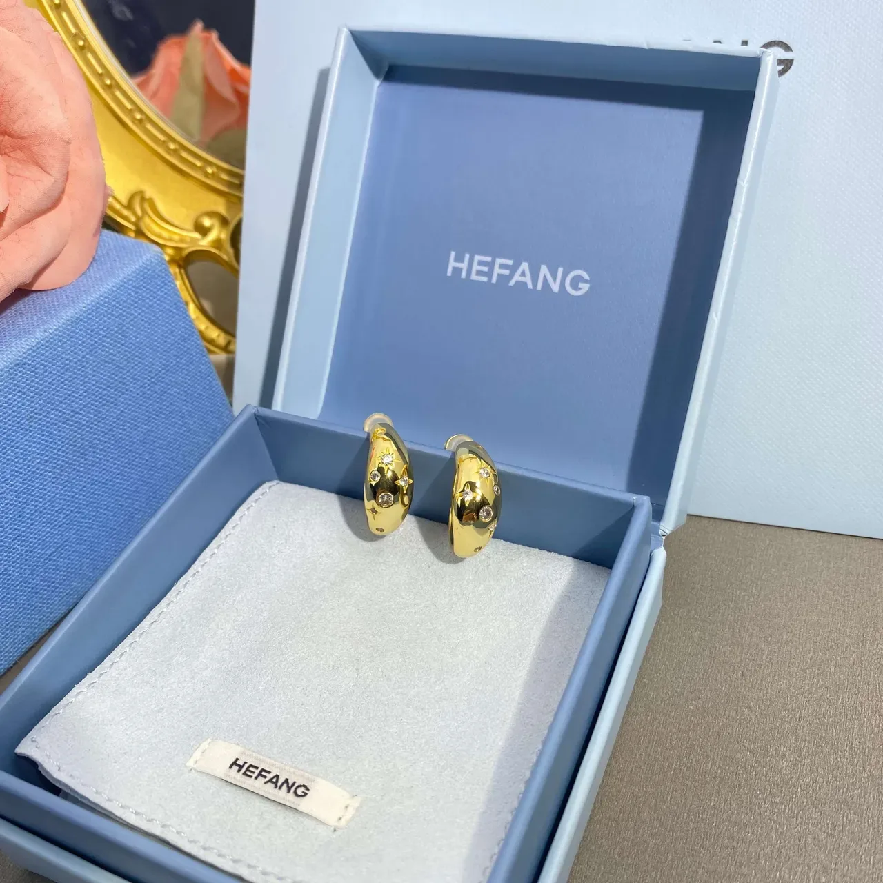 HEFANG Gold-Tone Star Motif Crystal Earrings 7