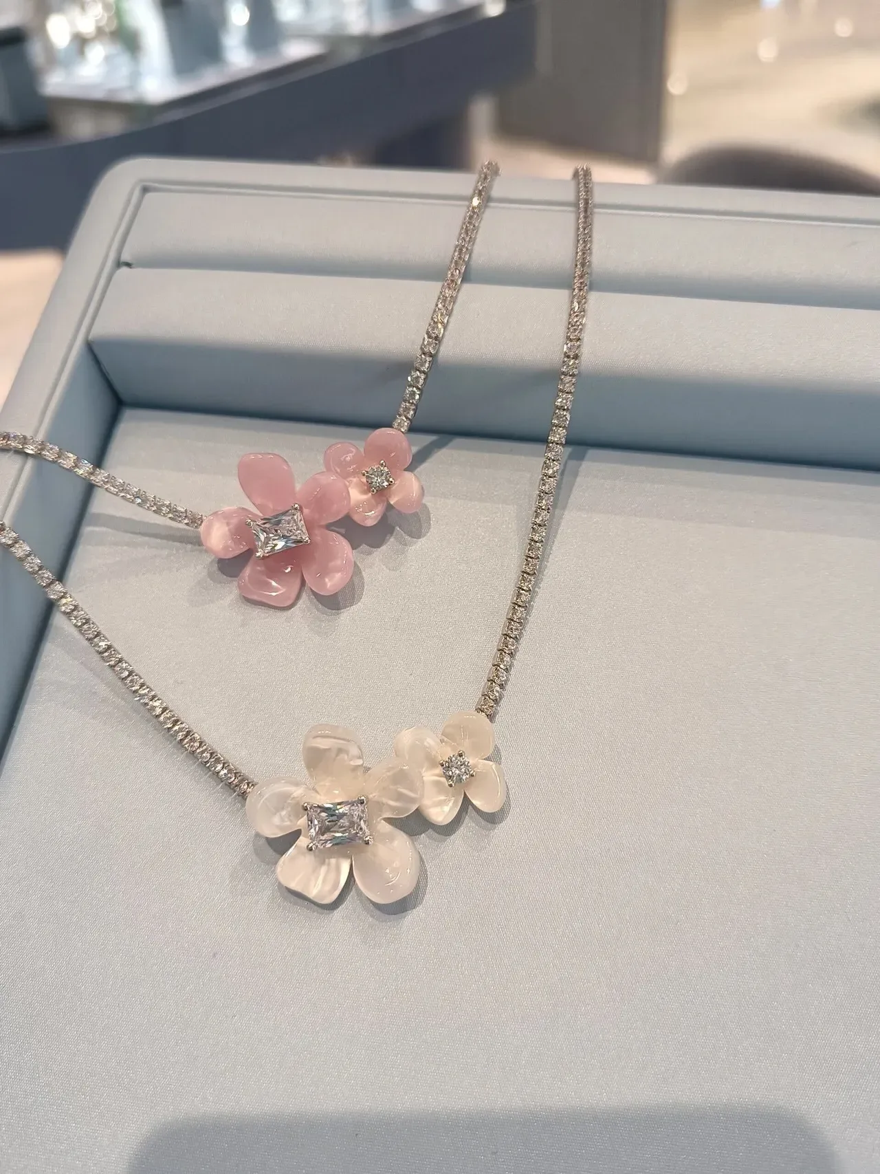 HEFANG Pink Beige Floral Pendant Pavé-Set Chain Necklace 9