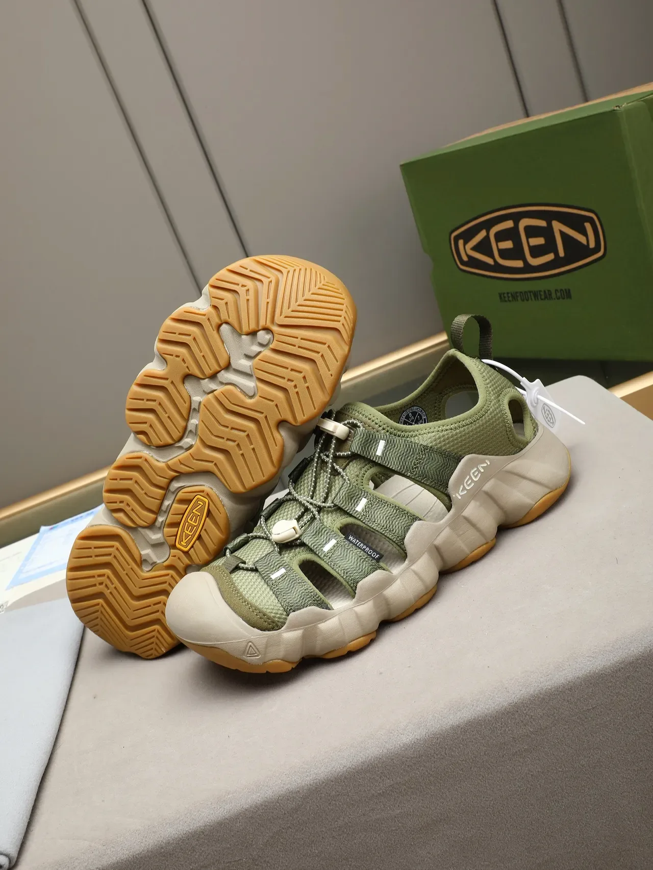 KEEN Vert Beige Imperméables Malla et Tissu Supérieur Sandales Casuales 4