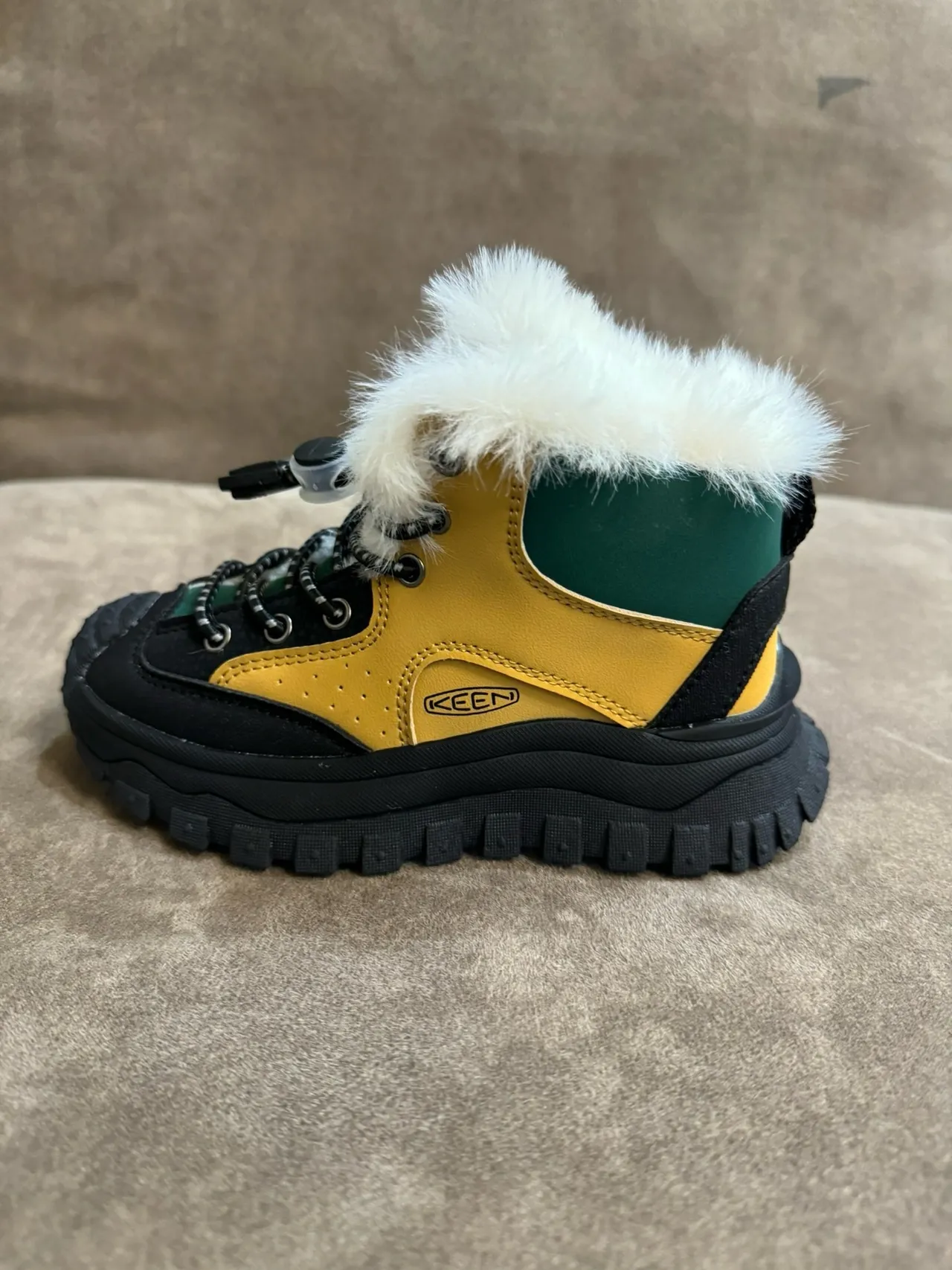 KEEN Bottes de neige jaune vert col fourré fermeture à lacets à bascule 6
