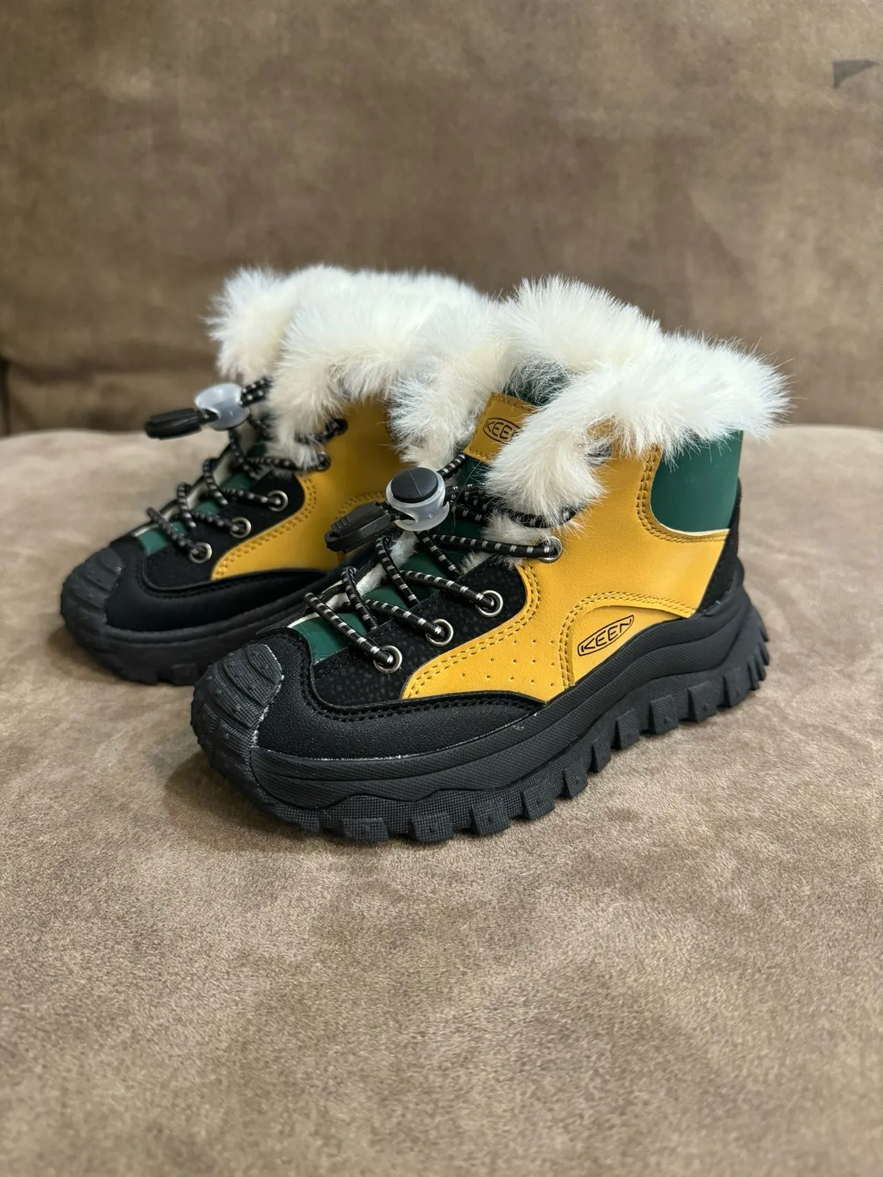 KEEN Bottes de neige jaune vert col fourré fermeture à lacets à bascule 7