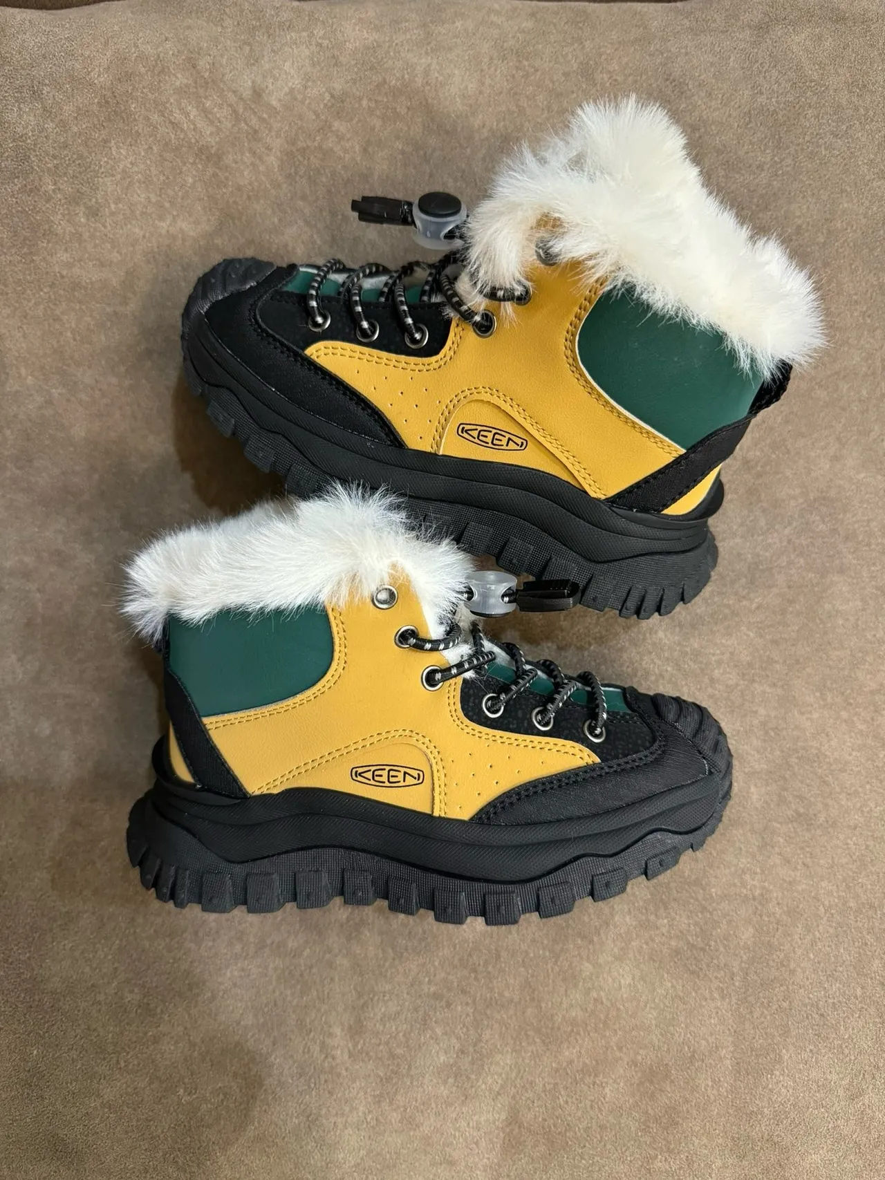 KEEN Bottes de neige jaune vert col fourré fermeture à lacets à bascule 8