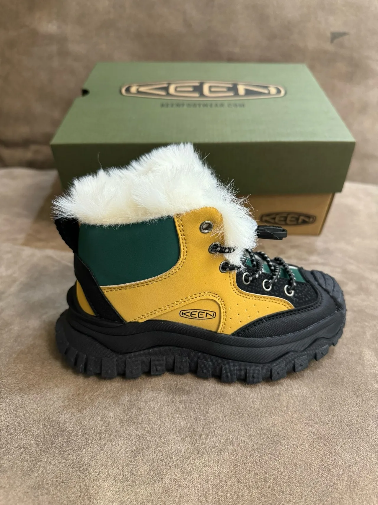 KEEN Bottes de neige jaune vert col fourré fermeture à lacets à bascule 10