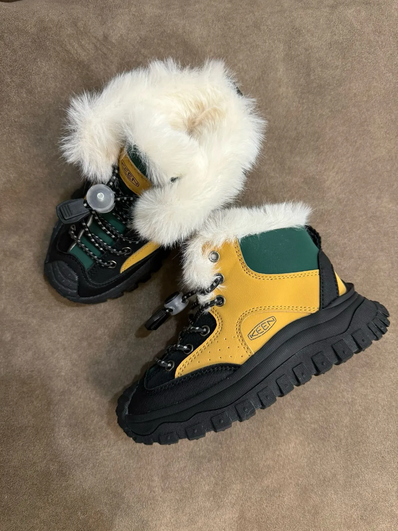 KEEN Bottes de neige jaune vert col fourré fermeture à lacets à bascule 11