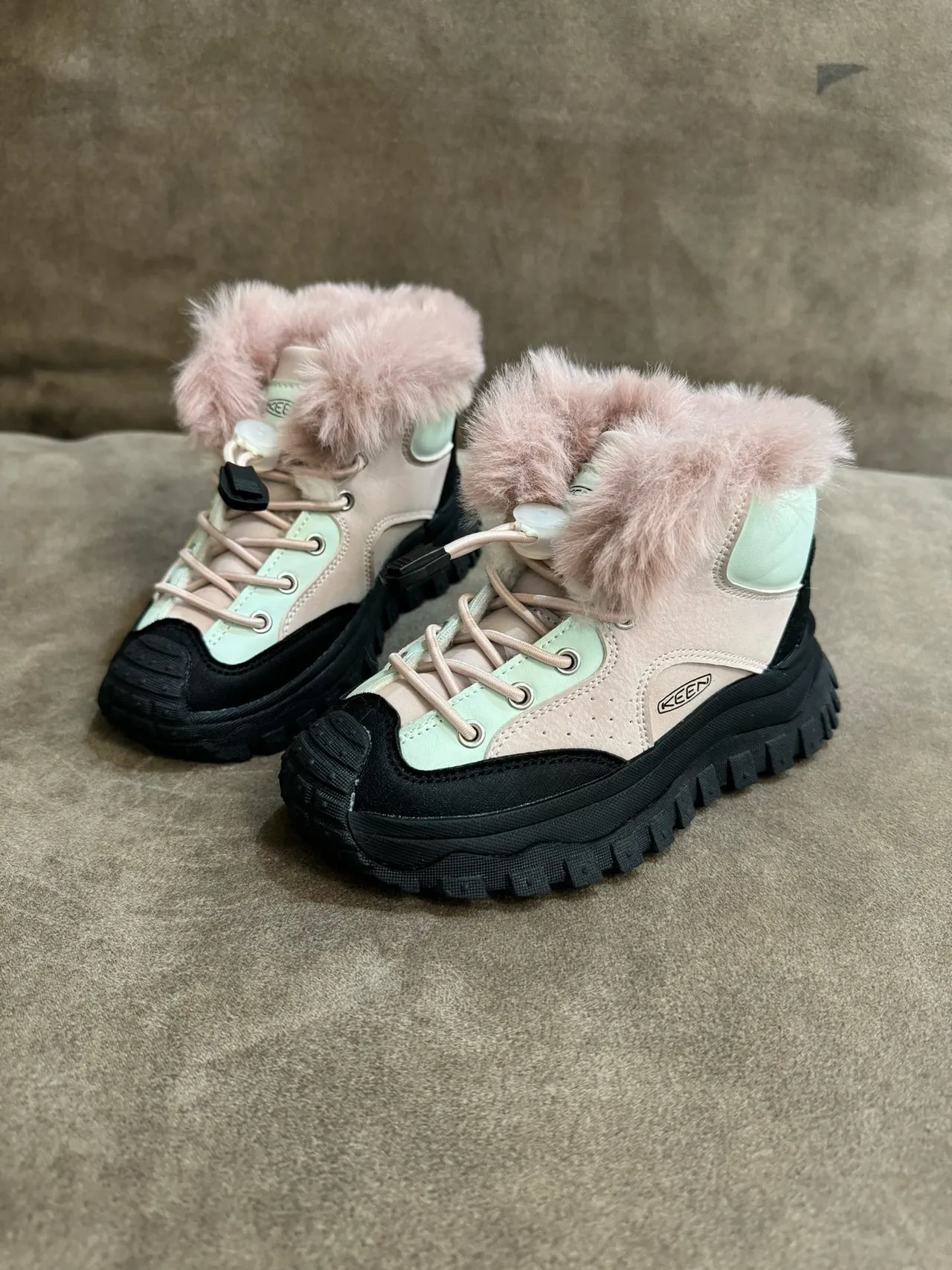KEEN Bottes de neige jaune vert col fourré fermeture à lacets à bascule 18