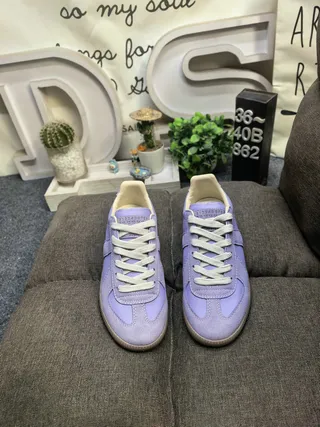 Lavender Panelled Low-Top Cupsole Sneakers 10