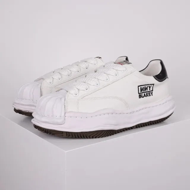 MMY Blakey White Black Canvas Upper Ribbed Rubber Toe Cap Lifestyle Sneakers 2