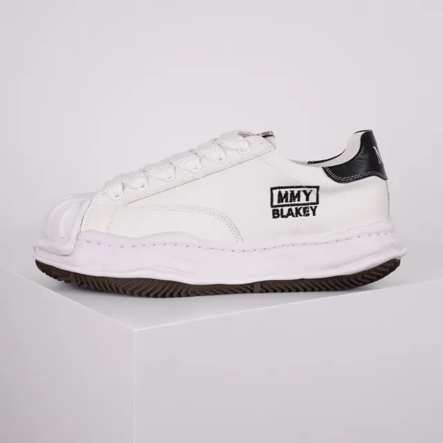 MMY Blakey White Black Canvas Upper Ribbed Rubber Toe Cap Lifestyle Sneakers 9