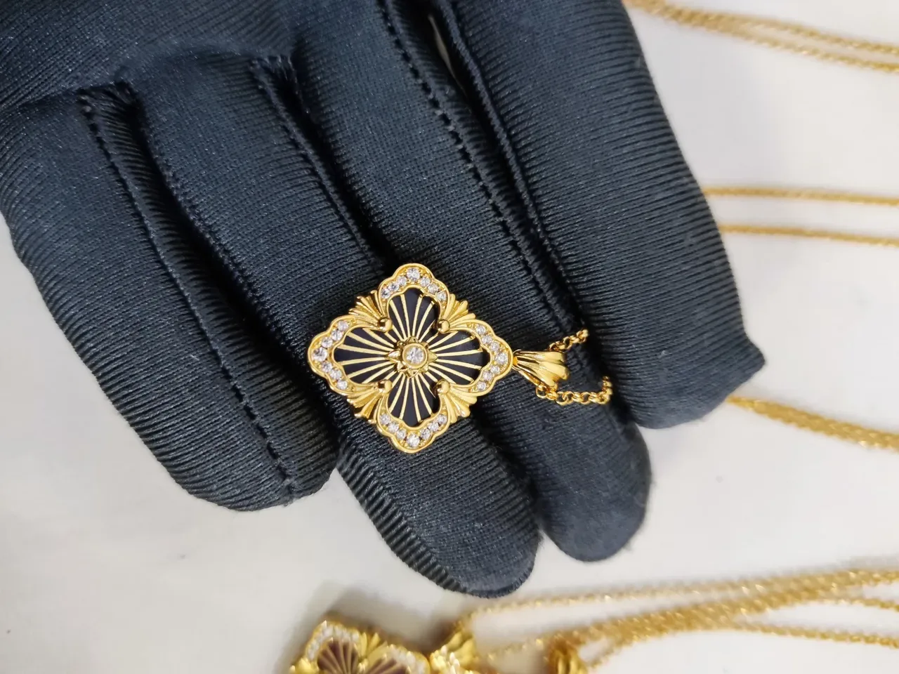 Multicolor Gold Quatrefoil Floral Pendant Enamel Inlay Necklace 3