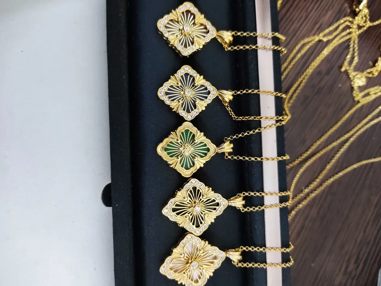 Multicolor Gold Quatrefoil Floral Pendant Enamel Inlay Necklace 4